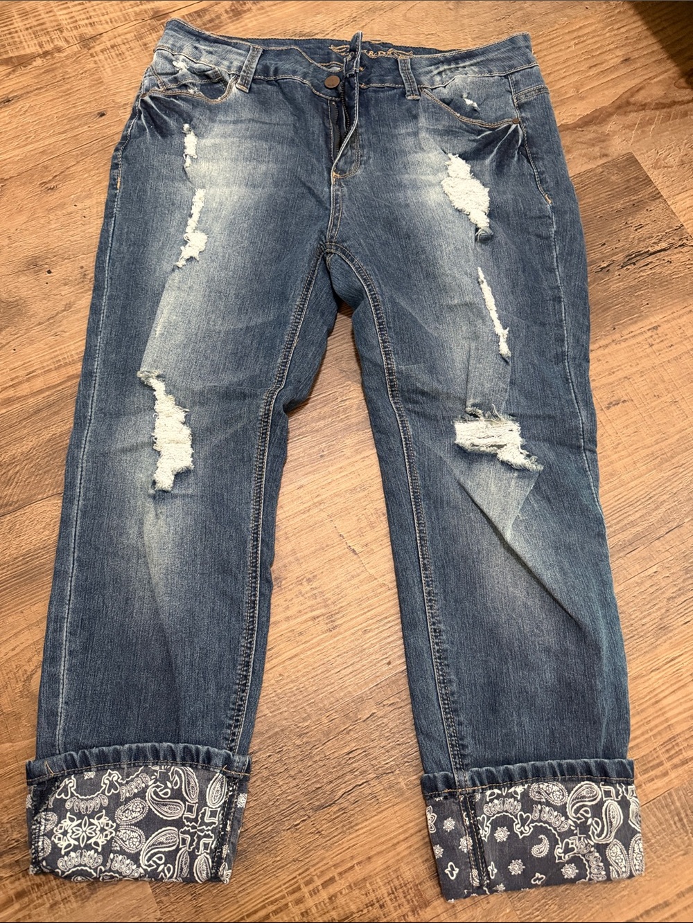 Distressed Blue Women's Cropped Jeans with Paisley Cuff. h&g jeans. Never worn